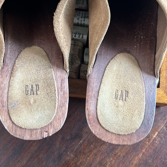 Gap never worn clogs - Picture 6 of 6